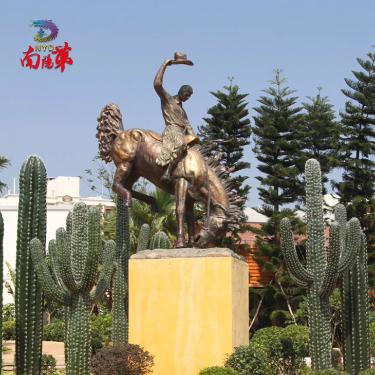 Velika statua kaubojskog konja